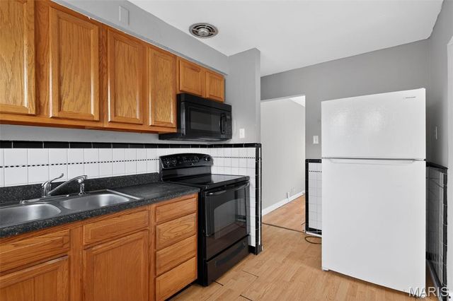 1128 Grenshaw Drive, St Louis, MO 63137