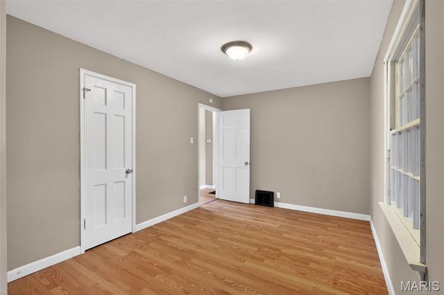 1128 Grenshaw Drive, St Louis, MO 63137