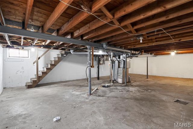 1128 Grenshaw Drive, St Louis, MO 63137