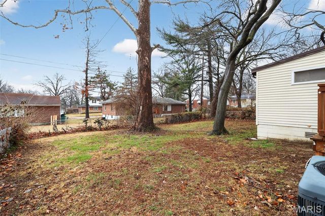 1128 Grenshaw Drive, St Louis, MO 63137