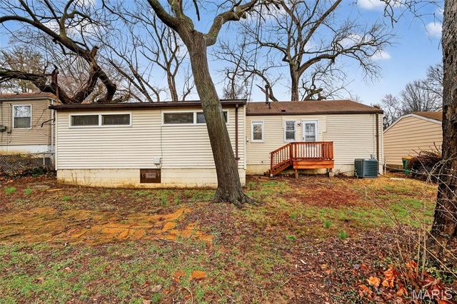 1128 Grenshaw Drive, St Louis, MO 63137