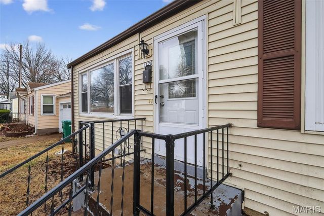 1128 Grenshaw Drive, St Louis, MO 63137