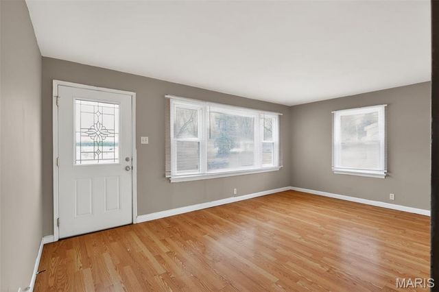 1128 Grenshaw Drive, St Louis, MO 63137