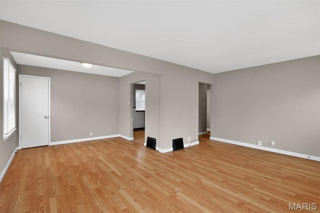 1128 Grenshaw Drive, St Louis, MO 63137