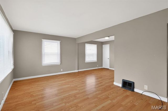 1128 Grenshaw Drive, St Louis, MO 63137