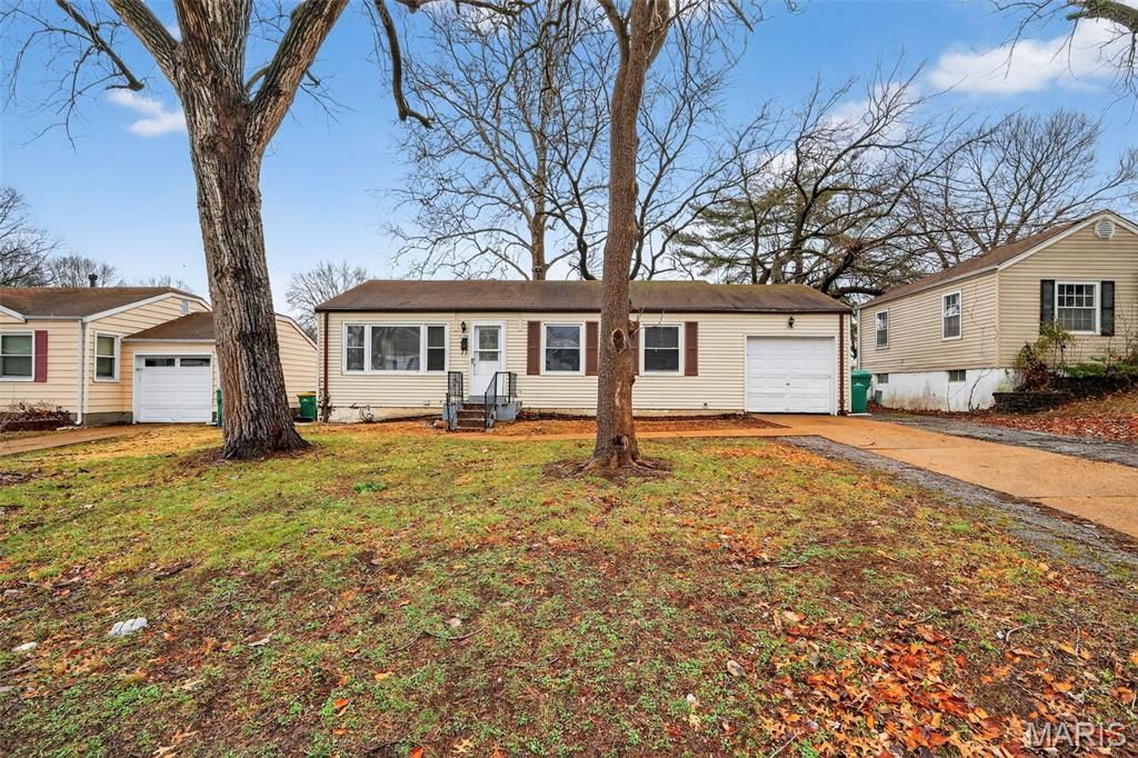 1128 Grenshaw Drive, St Louis, MO 63137