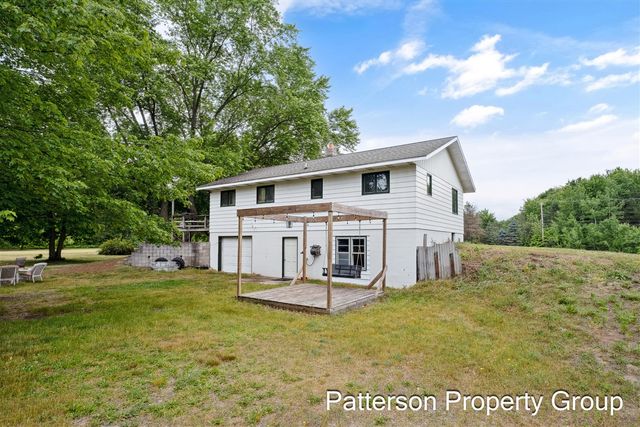 6825 Heights Ravenna Road, Fruitport, MI 49415