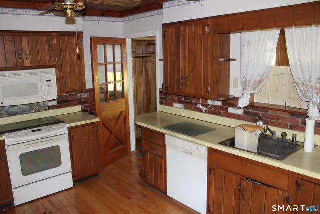 70 Woodside Avenue, Oxford, CT 06478