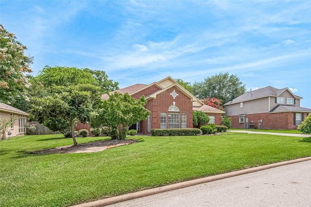 5165 Greenwater Drive, Willis, TX 77318