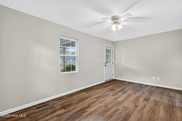 122 Sherwood Road, Jacksonville, NC 28540
