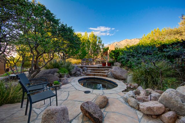 348 White Oaks Drive NE, Albuquerque, NM 87122