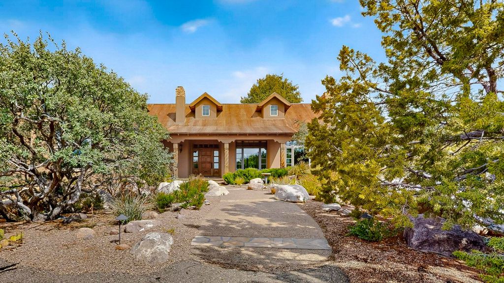 348 White Oaks Drive NE, Albuquerque, NM 87122