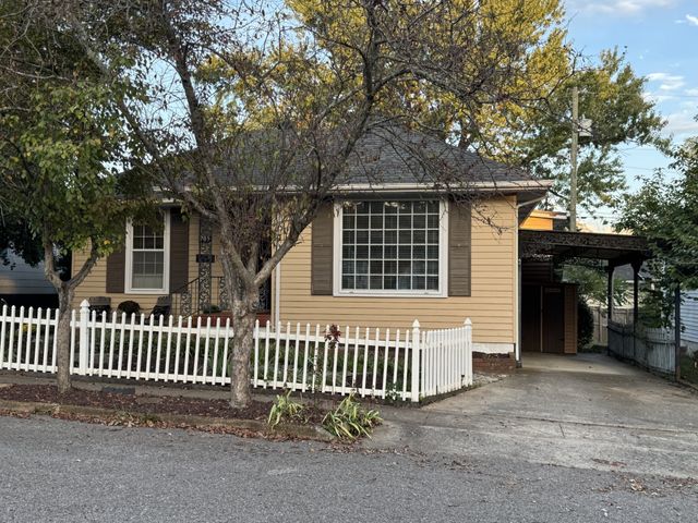 703 Lawrence St, Old Hickory, TN 37138