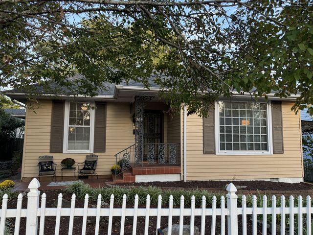 703 Lawrence St, Old Hickory, TN 37138