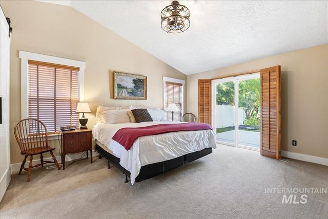 8873 W Hepburn Ln, Garden City, ID 83714