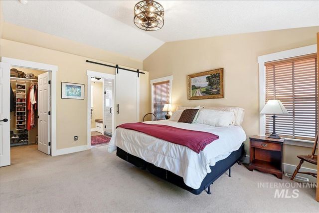 8873 W Hepburn Ln, Garden City, ID 83714