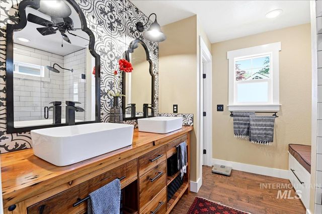 8873 W Hepburn Ln, Garden City, ID 83714