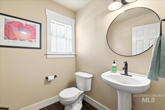 8873 W Hepburn Ln, Garden City, ID 83714