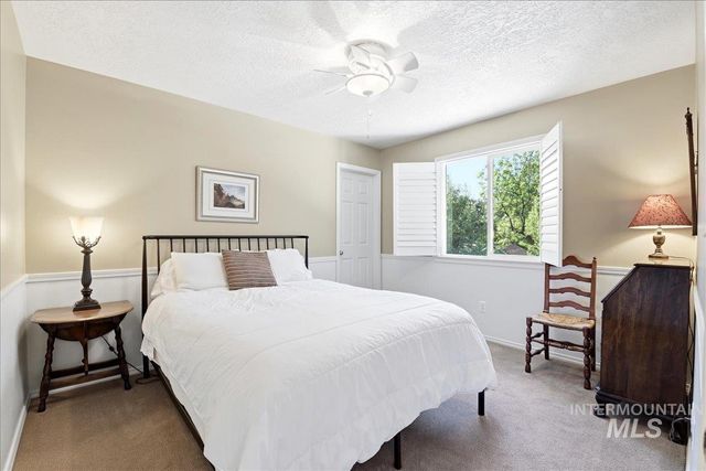 8873 W Hepburn Ln, Garden City, ID 83714
