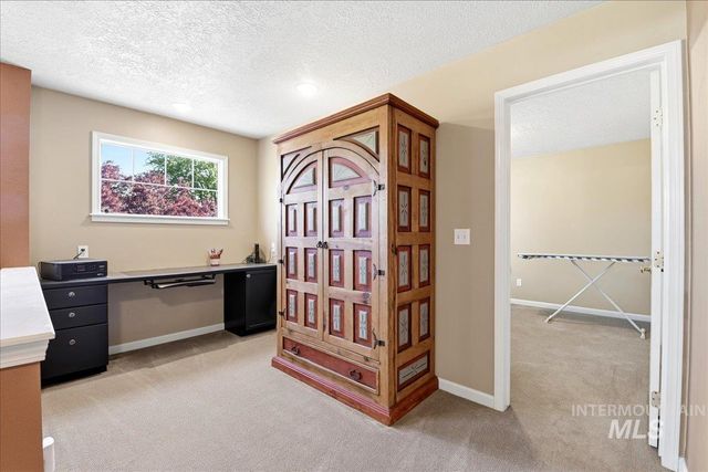 8873 W Hepburn Ln, Garden City, ID 83714