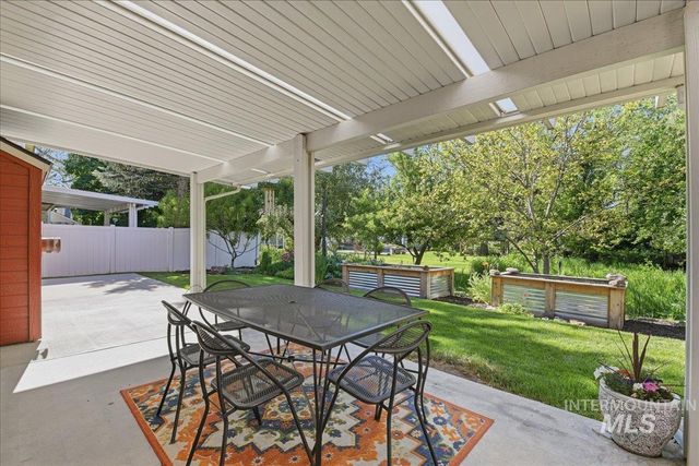 8873 W Hepburn Ln, Garden City, ID 83714