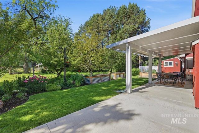 8873 W Hepburn Ln, Garden City, ID 83714