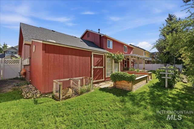 8873 W Hepburn Ln, Garden City, ID 83714