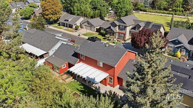 8873 W Hepburn Ln, Garden City, ID 83714