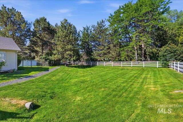 8873 W Hepburn Ln, Garden City, ID 83714