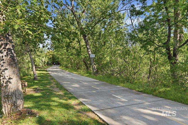 8873 W Hepburn Ln, Garden City, ID 83714