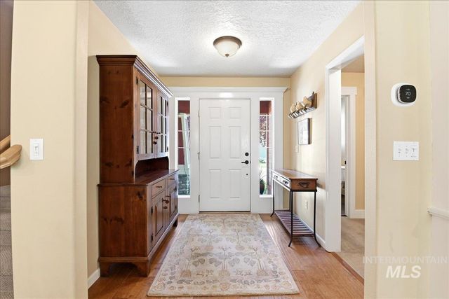 8873 W Hepburn Ln, Garden City, ID 83714