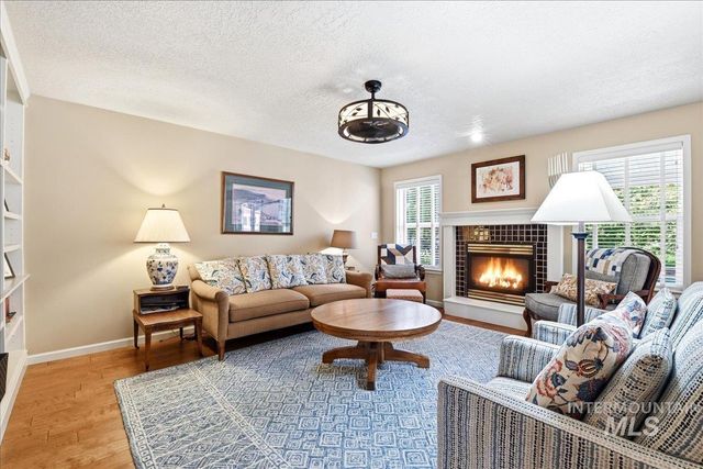 8873 W Hepburn Ln, Garden City, ID 83714