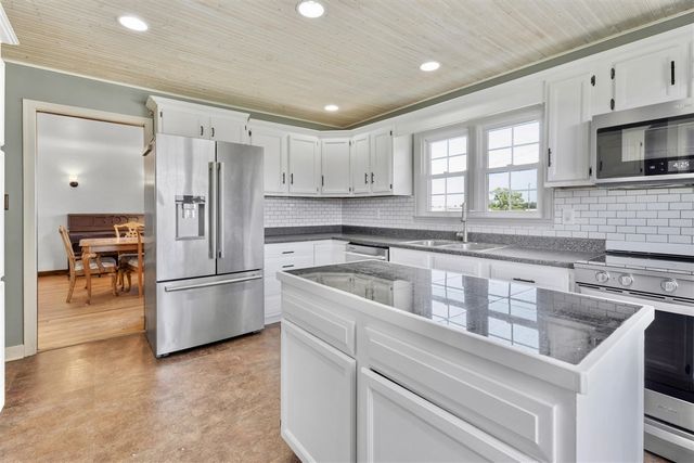 8040 Territorial Road, Watervliet, MI 49098