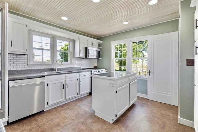 8040 Territorial Road, Watervliet, MI 49098