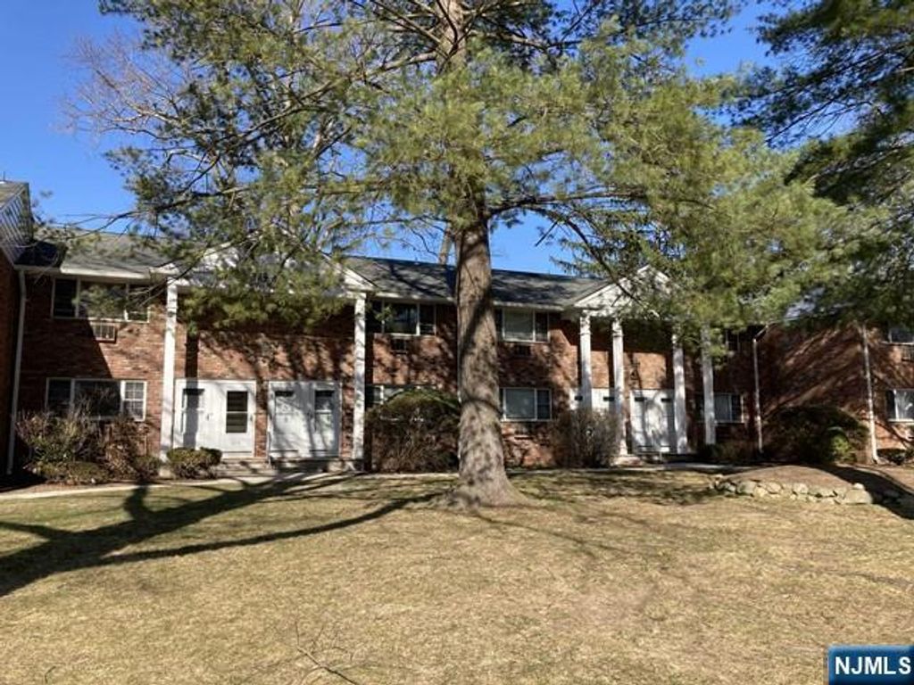 208 Washington Drive 208, Ramsey, NJ 07446