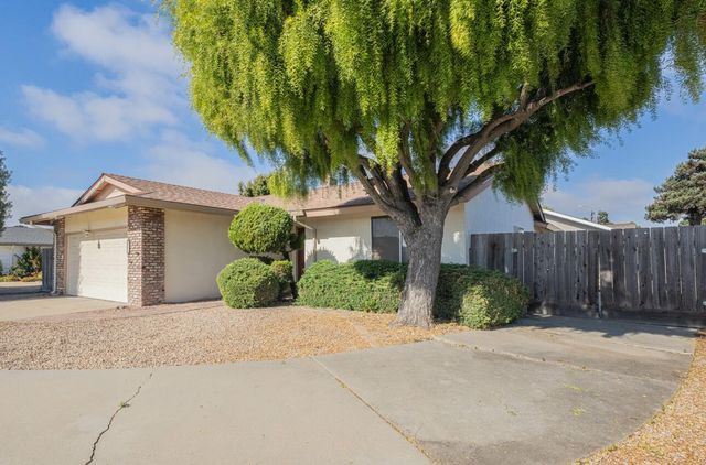 464 La Jolla Way, Salinas, CA 93901