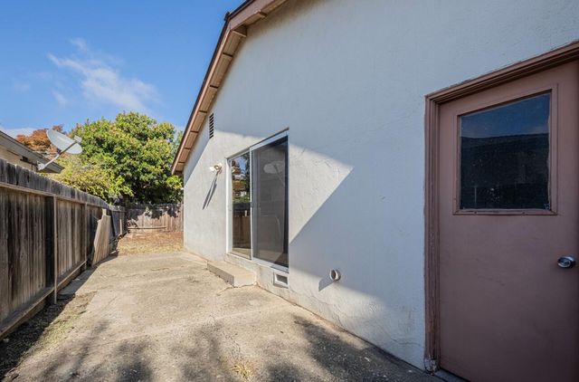 464 La Jolla Way, Salinas, CA 93901