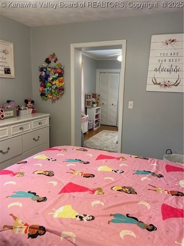 315 E 9th Street, Belle, WV 25015