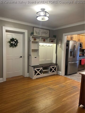 315 E 9th Street, Belle, WV 25015