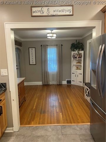 315 E 9th Street, Belle, WV 25015