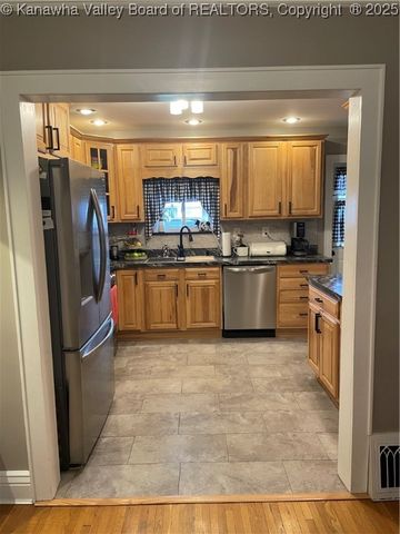 315 E 9th Street, Belle, WV 25015