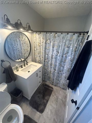 315 E 9th Street, Belle, WV 25015