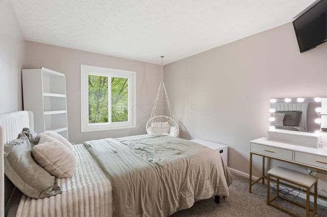 10825 Sierra Woods Circle, Plain City, OH 43064