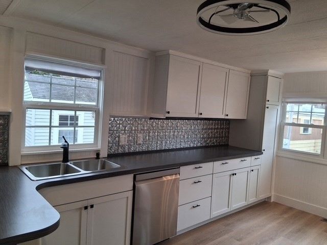 28 Riverview Circle, Brimfield, MA 01010