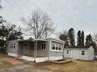 28 Riverview Circle, Brimfield, MA 01010