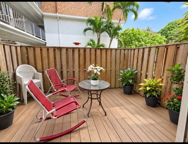 9631 SW 77 Avenue 101 C, Miami, FL 33156