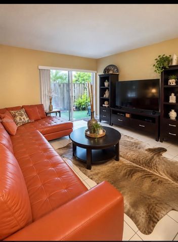 9631 SW 77 Avenue 101 C, Miami, FL 33156