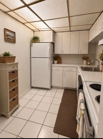 9631 SW 77 Avenue 101 C, Miami, FL 33156