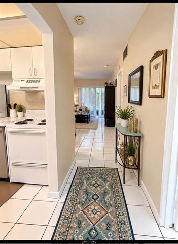 9631 SW 77 Avenue 101 C, Miami, FL 33156