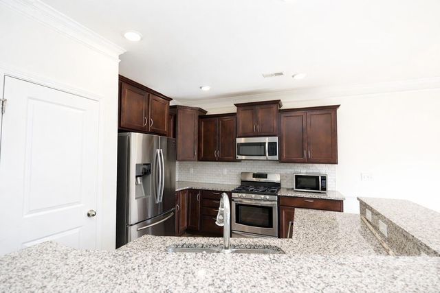 3220 Berry Creek Road, Charlotte, NC 28214